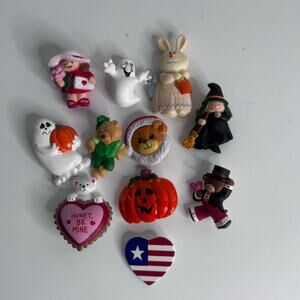 Vintage  Lot 1980s Hallmark & Others Pins Christmas Valentines Halloween Easter